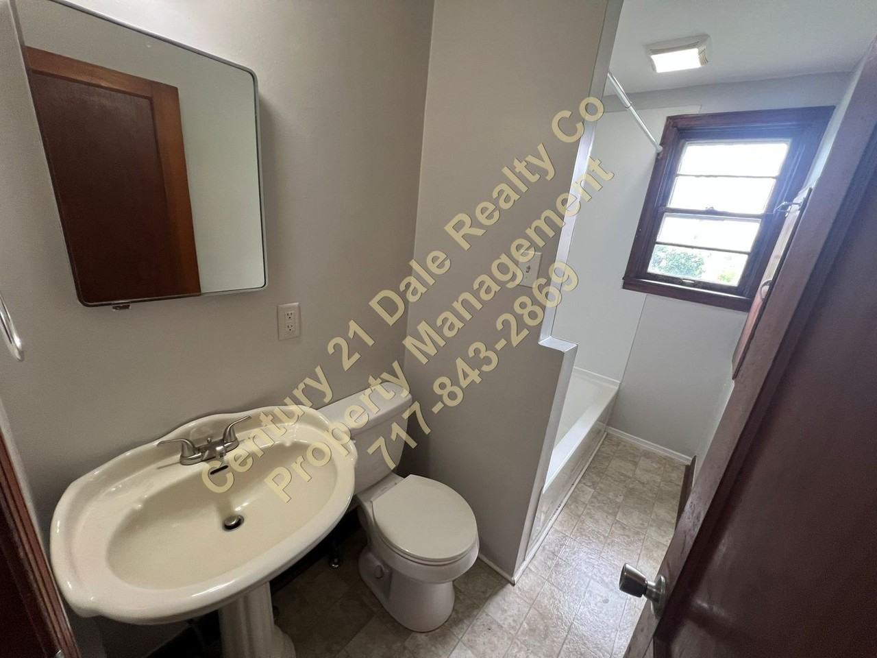 950 Penn Ave - Photo 7 of 10