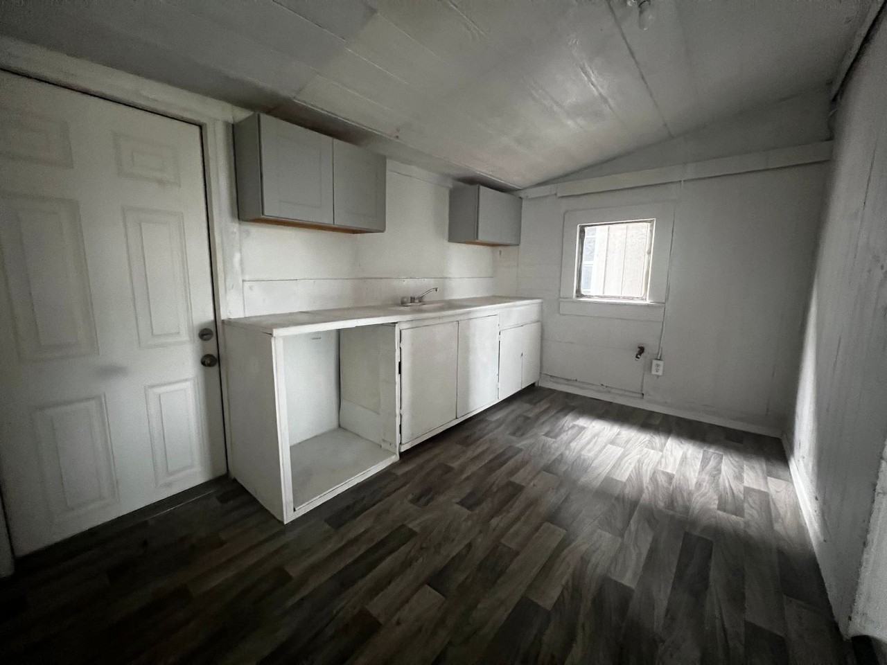 455 W Scott St - Photo 3 of 10