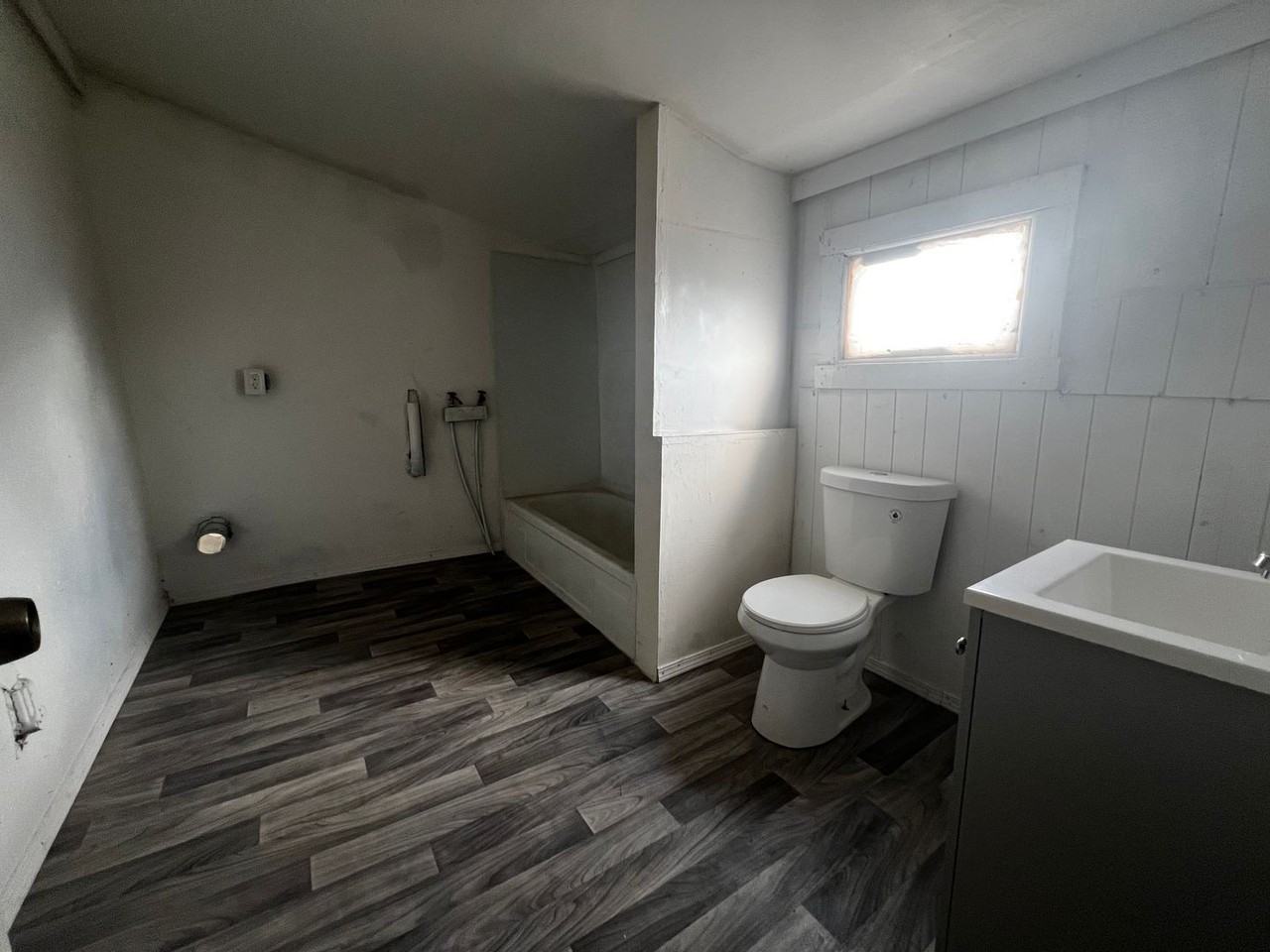 455 W Scott St - Photo 4 of 10