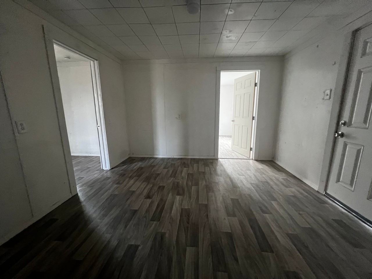 455 W Scott St - Photo 5 of 10