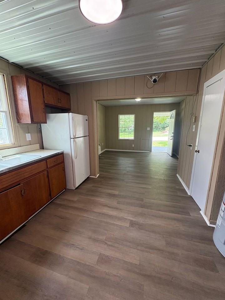 313 Frazier Ave - Photo 4 of 9