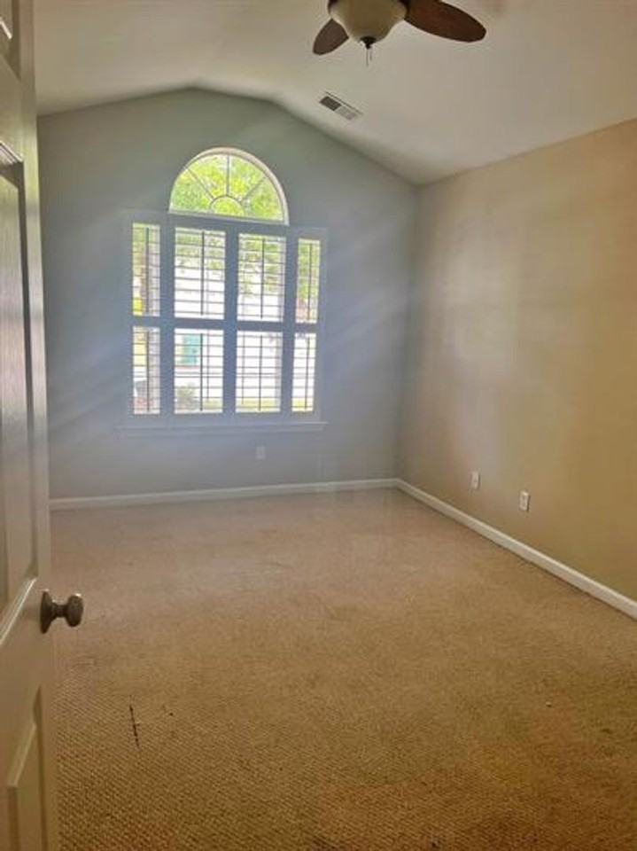145 Pickett Creek Ln - Photo 7 of 20