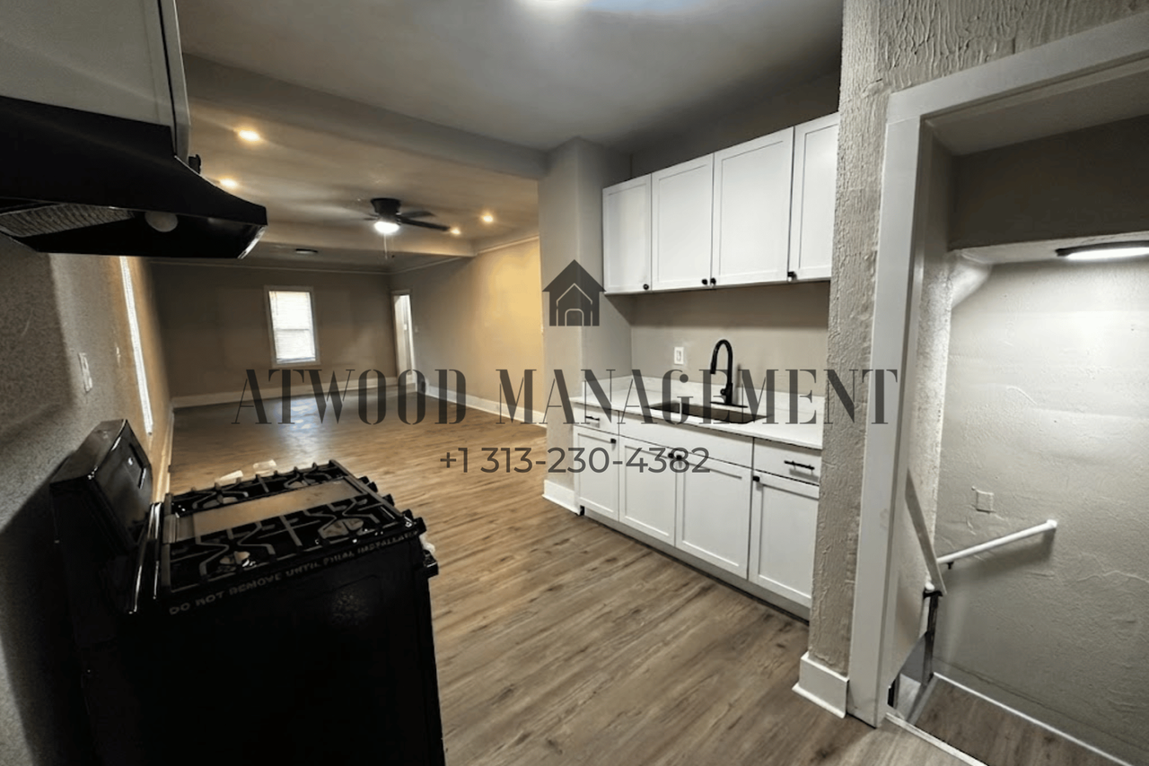 450 Algonquin St - Photo 3 of 10
