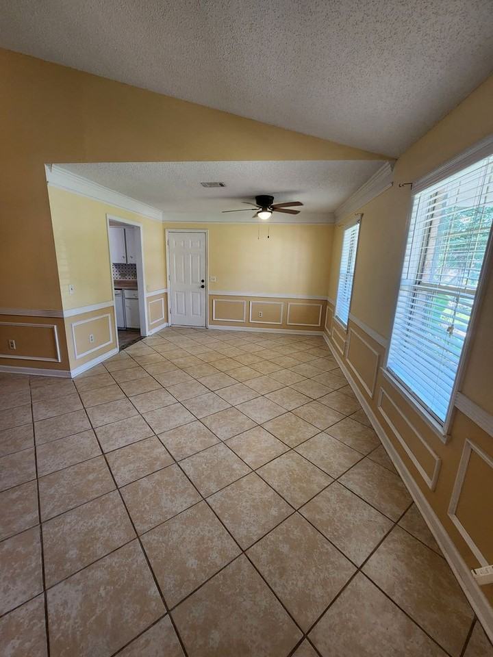 1060 Desert Shield St - Photo 6 of 17