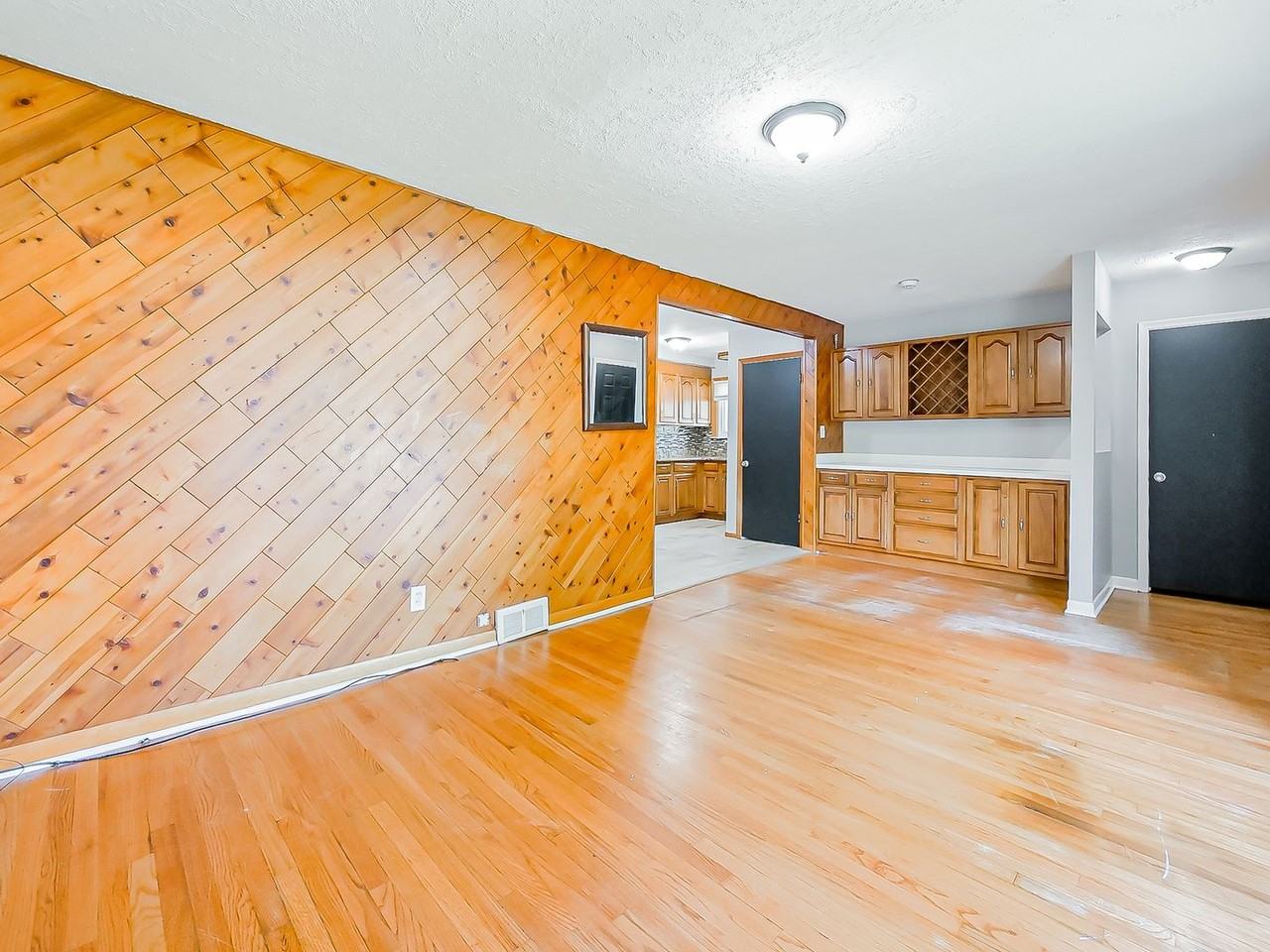 28783 Leona St - Photo 4 of 38