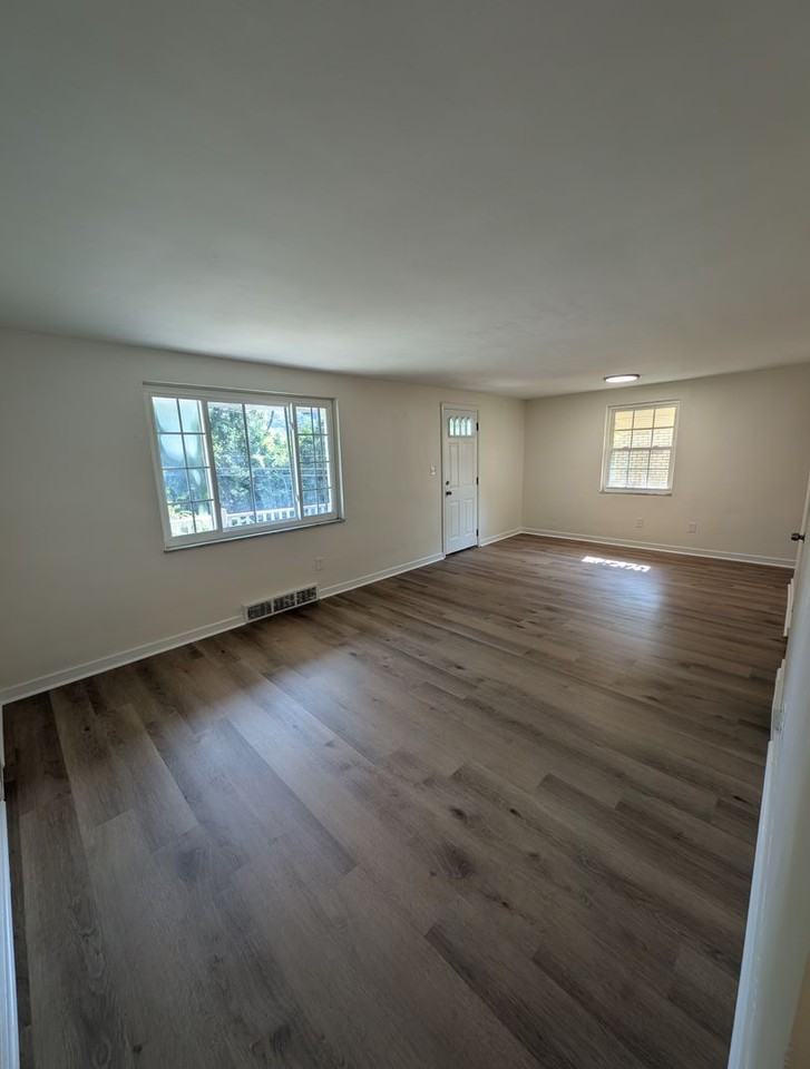 8074 Lincoln Rd - Photo 3 of 21