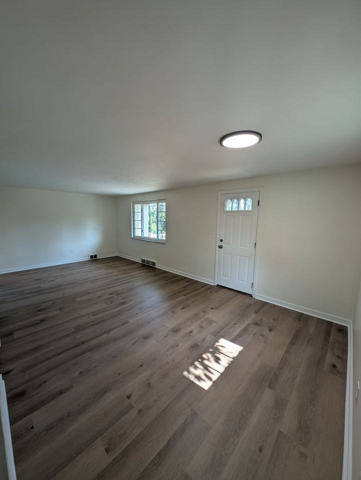 8074 Lincoln Rd - Photo 4 of 21