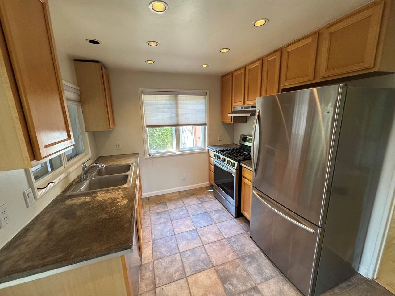 406 S Signal St #A - Photo 7 of 18