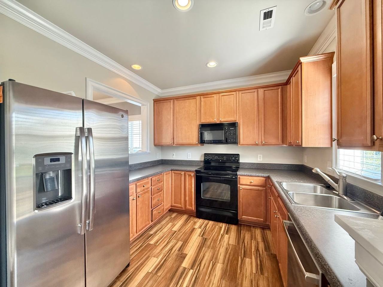 7758 Acc Blvd - Photo 4 of 18