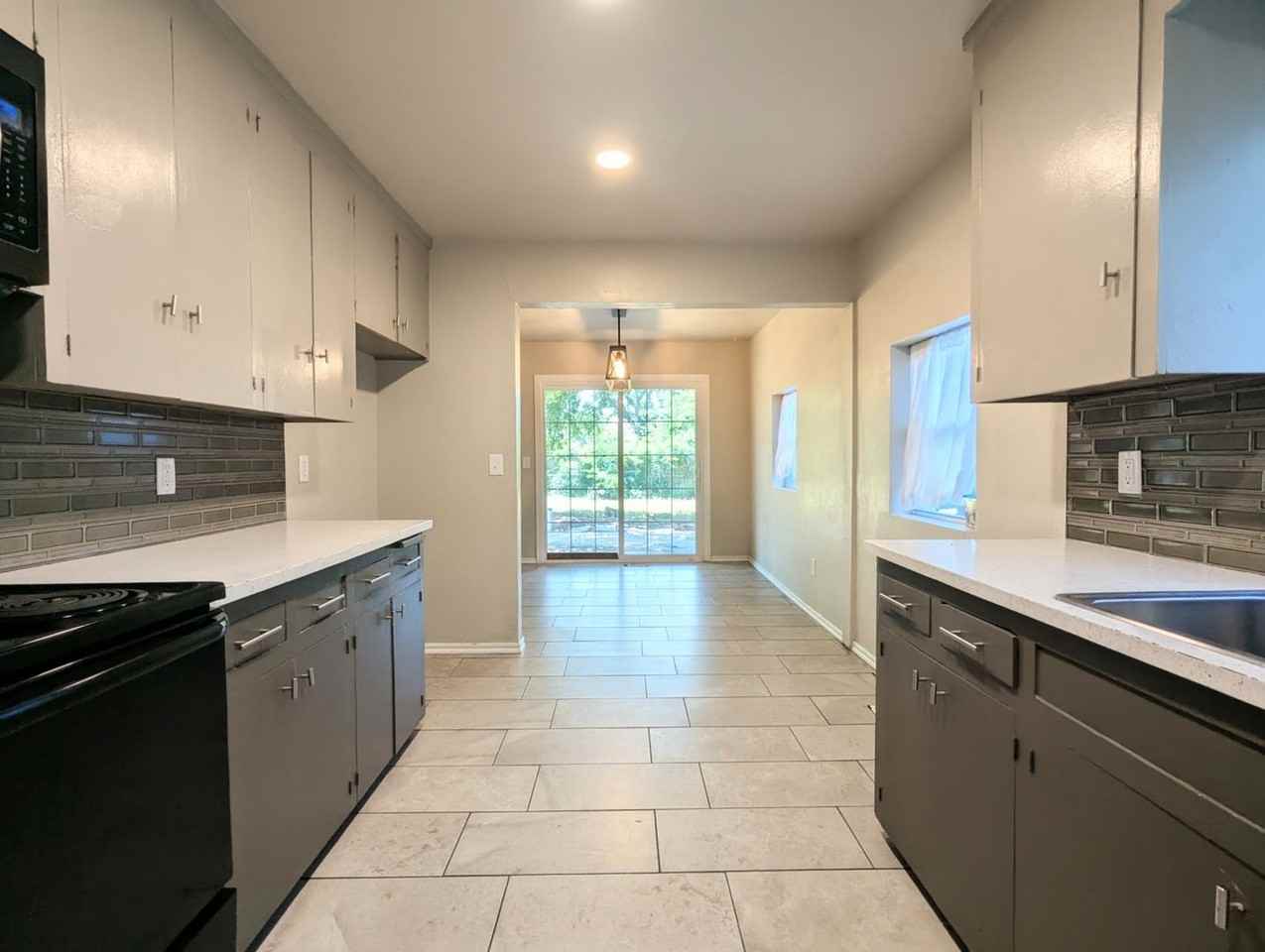 1416 Nw 103rd St - Photo 7 of 14