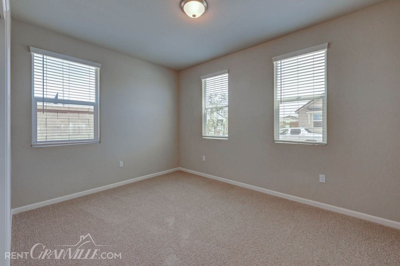 877 877 Halford Lane - Photo 5 of 34