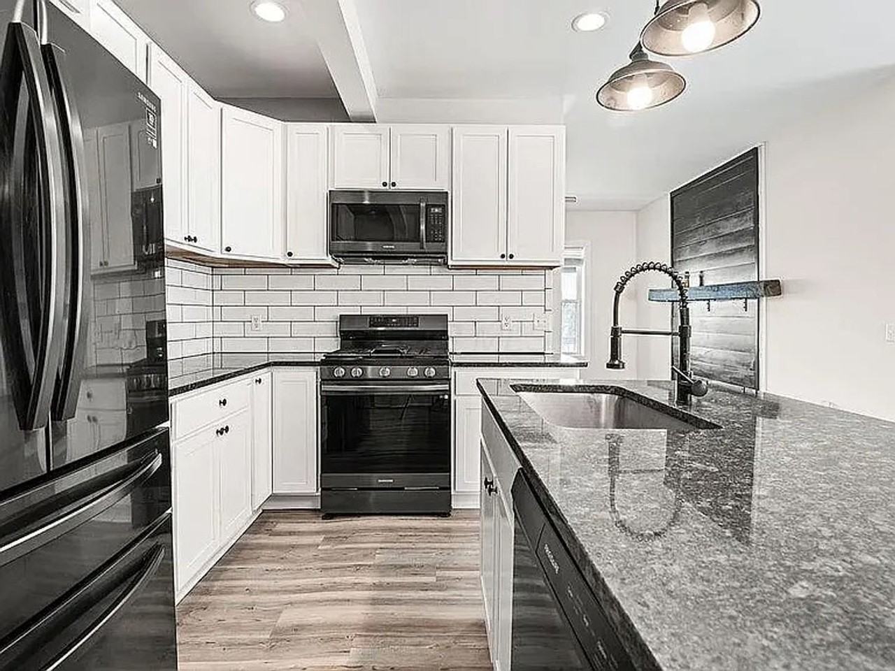 1282 Cole St - Photo 6 of 21
