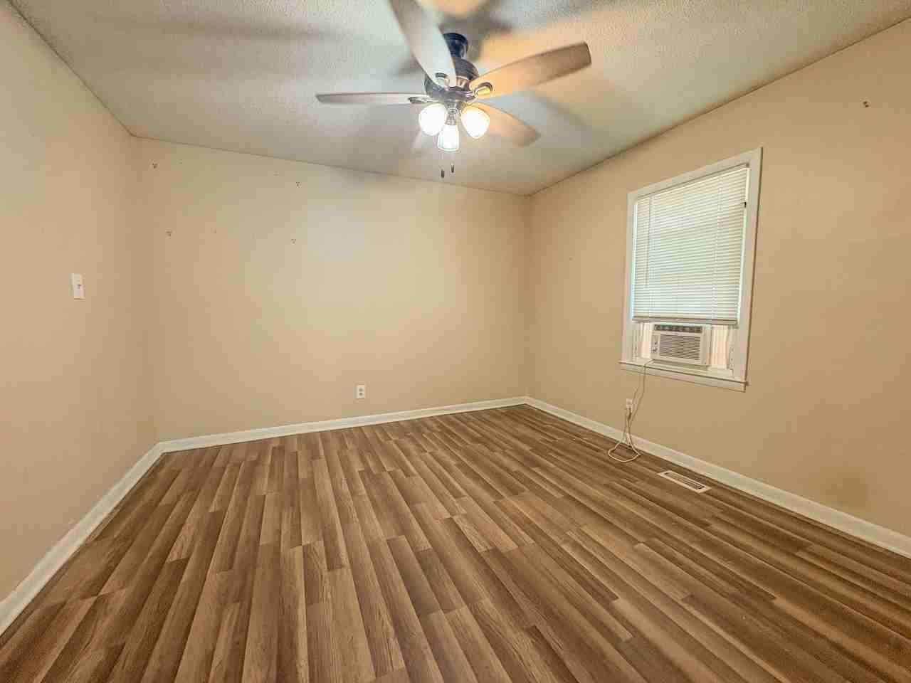 5998 Brookcliff Rd - Photo 5 of 16