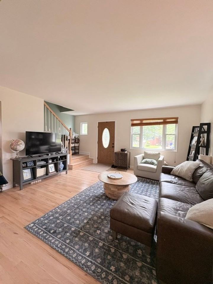 13520 Grenoble Dr - Photo 5 of 36