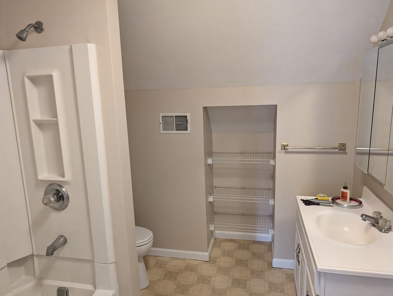 514 Dawson Ave #2 - Photo 4 of 15