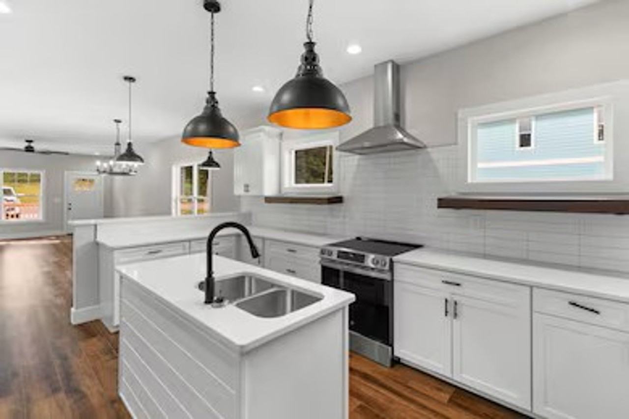 270 W Main St - Photo 4 of 15