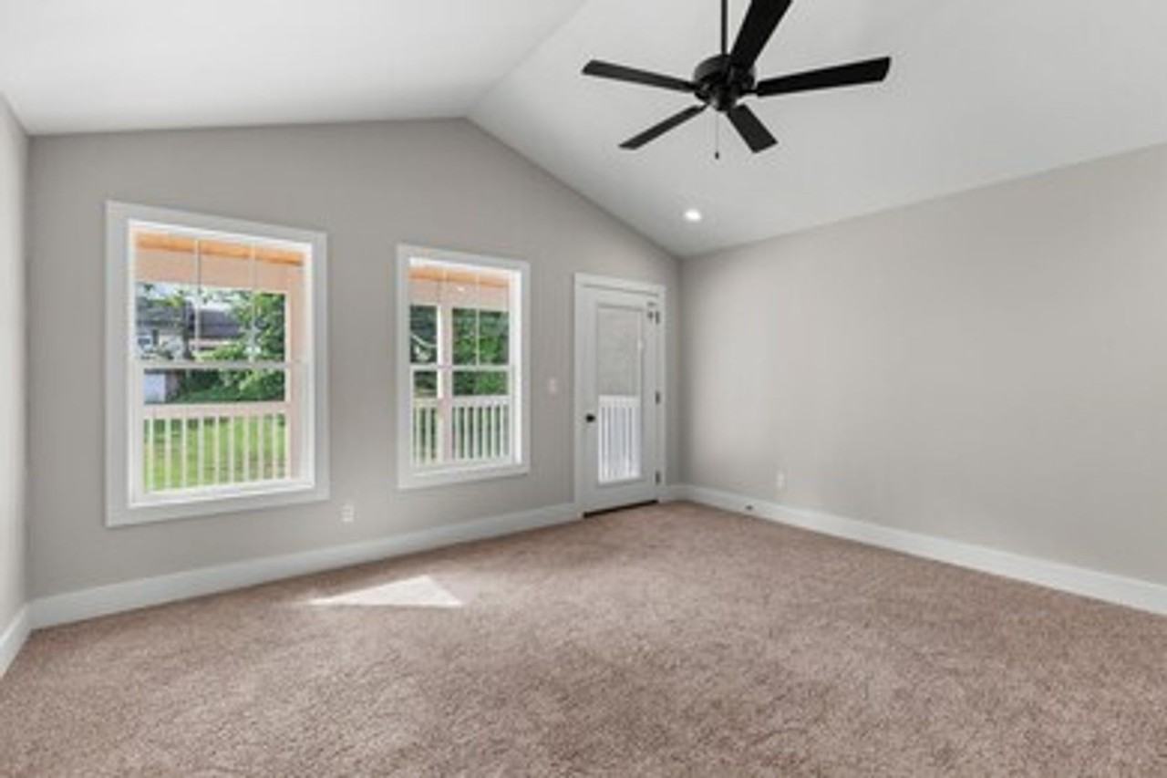 270 W Main St - Photo 7 of 15