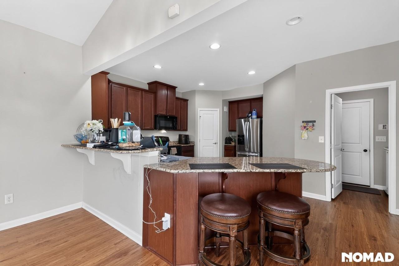 676 Twisted Oak Ct - Photo 4 of 31