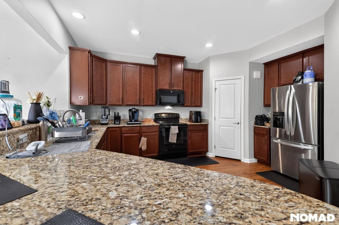 676 Twisted Oak Ct - Photo 6 of 31