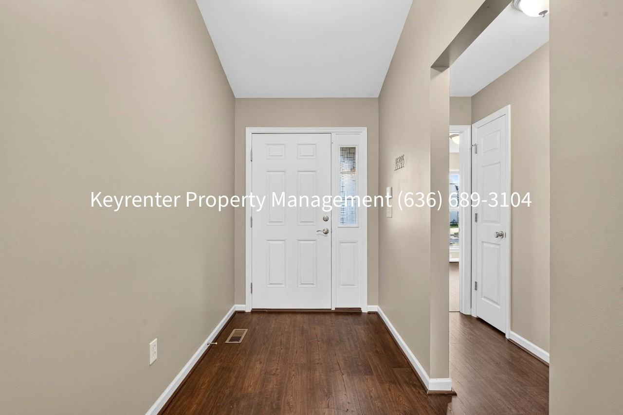 411 Angelique Ct - Photo 6 of 40