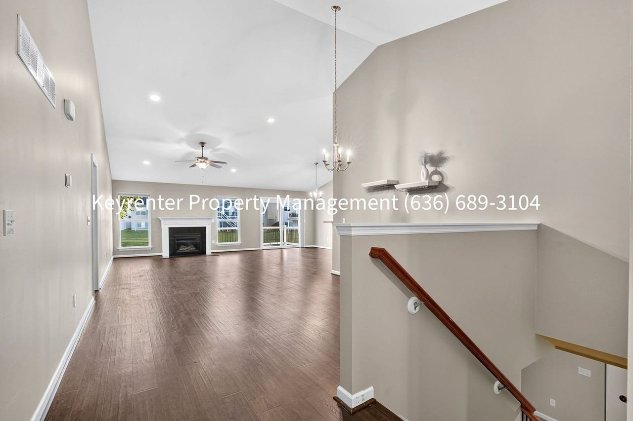 411 Angelique Ct - Photo 7 of 40