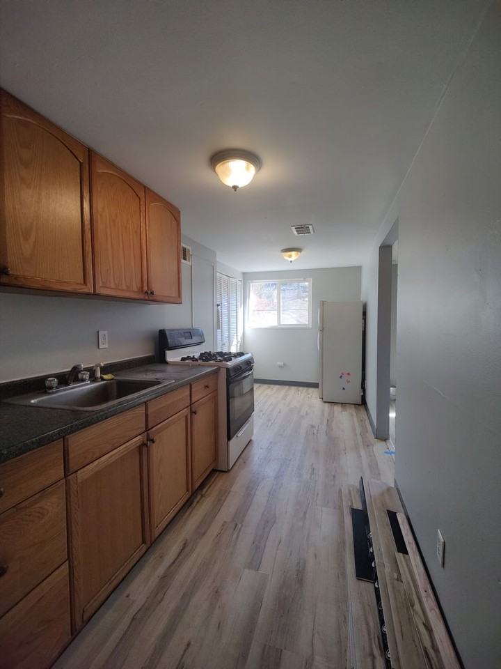 742 Ohio Ave - Photo 2 of 16