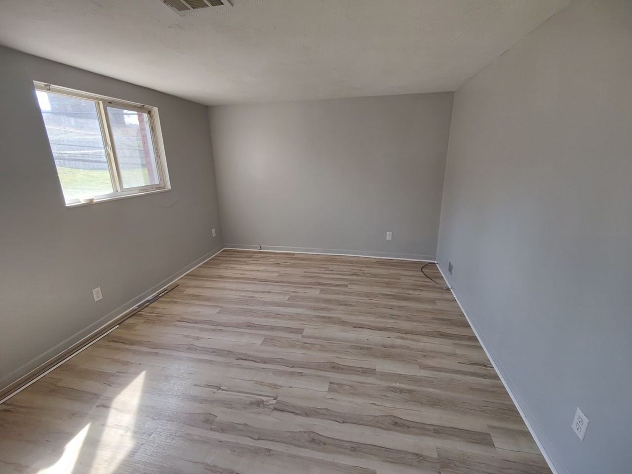 742 Ohio Ave - Photo 3 of 16
