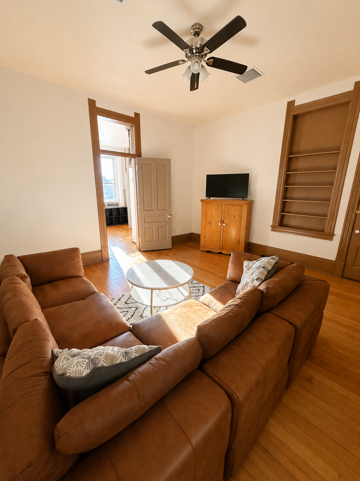 1023 16th Ave - Photo 2 of 6