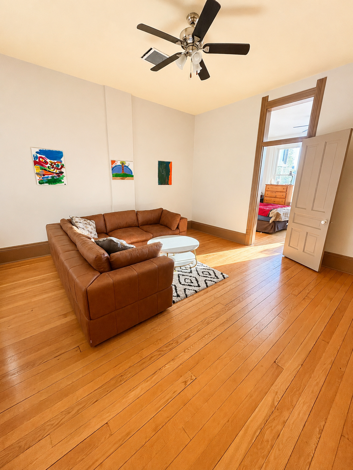 1023 16th Ave - Photo 3 of 6