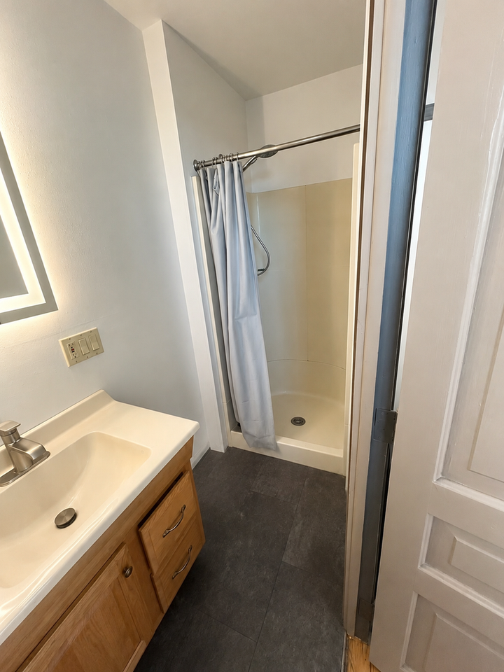 1023 16th Ave - Photo 4 of 6