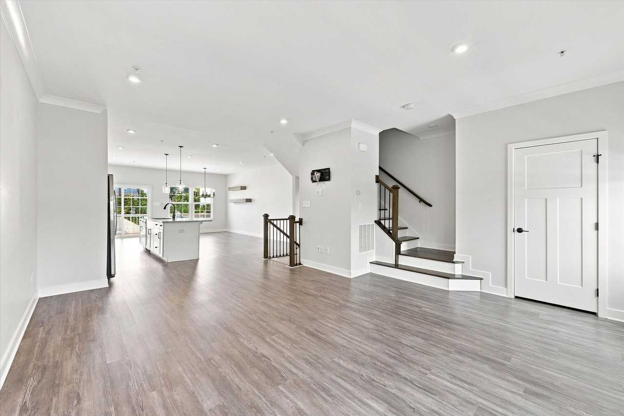 523 E Union St - Photo 4 of 29