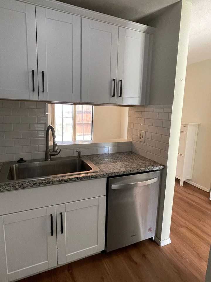 730 W Collins St - Photo 3 of 15