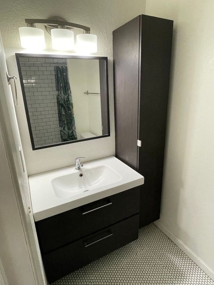 730 W Collins St - Photo 6 of 15