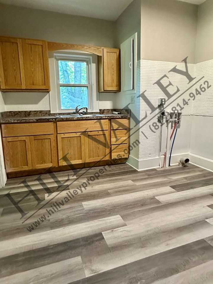 1318 S 11th St - Photo 5 of 15