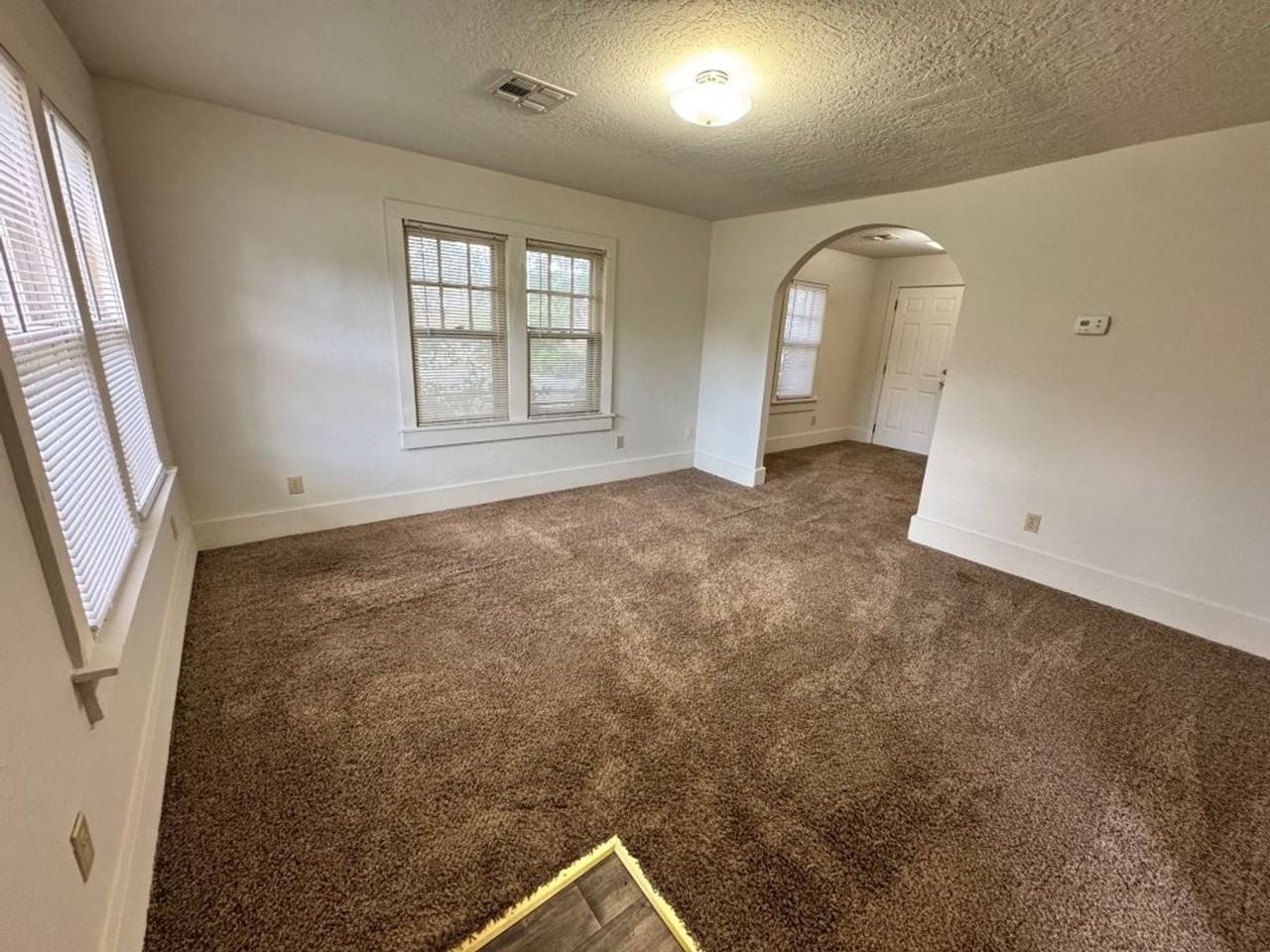 1607 Jenkins Ave - Photo 2 of 10