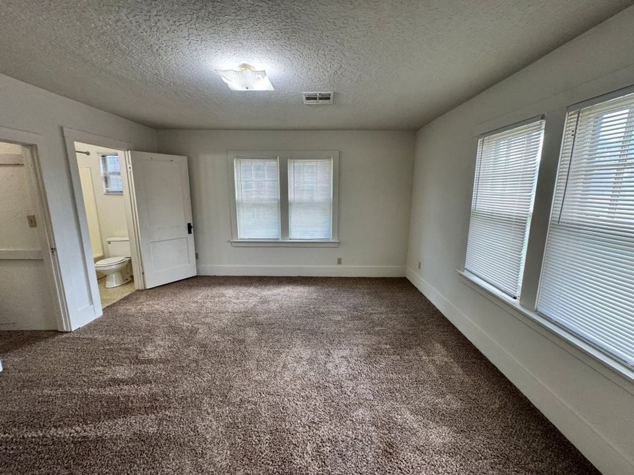 1607 Jenkins Ave - Photo 3 of 10