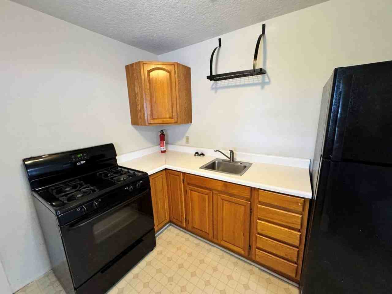 1607 Jenkins Ave - Photo 5 of 10