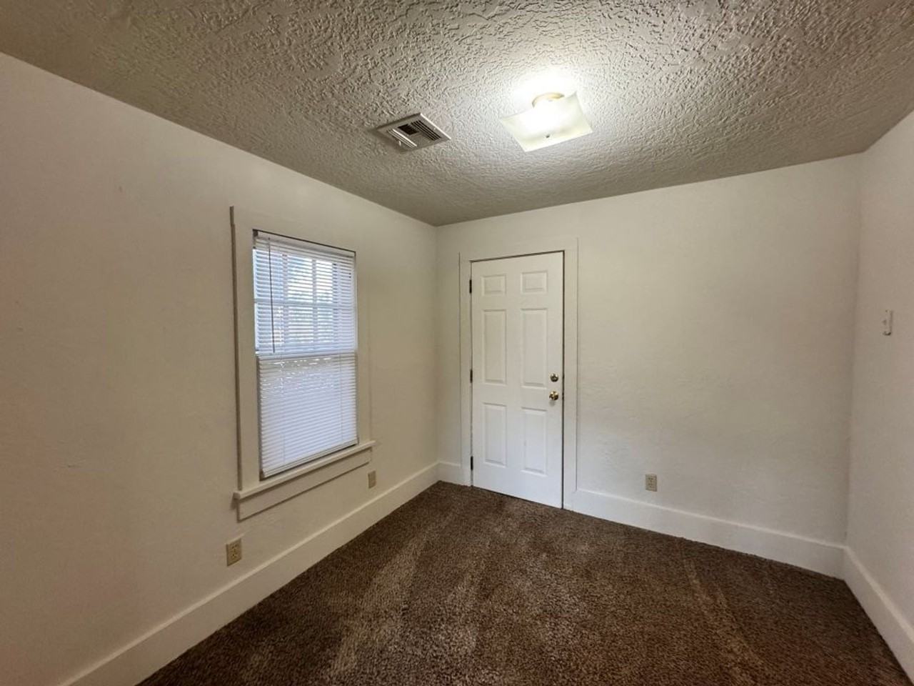 1607 Jenkins Ave - Photo 6 of 10