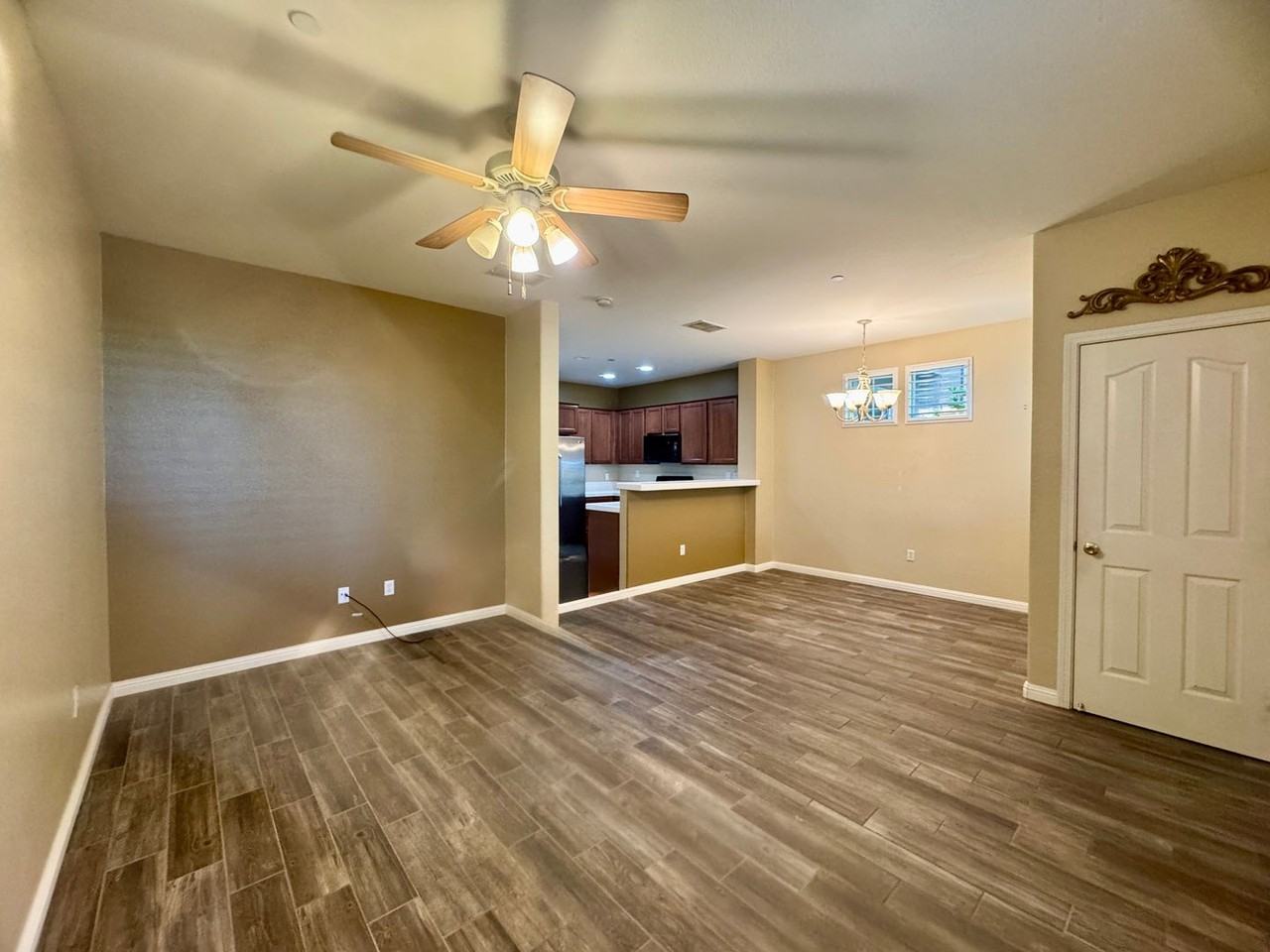 304 Esplanade Cir - Photo 3 of 44