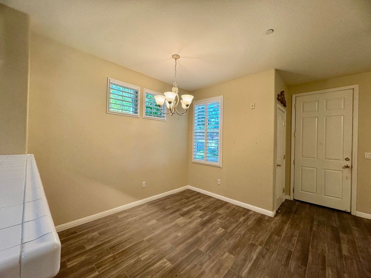 304 Esplanade Cir - Photo 5 of 44