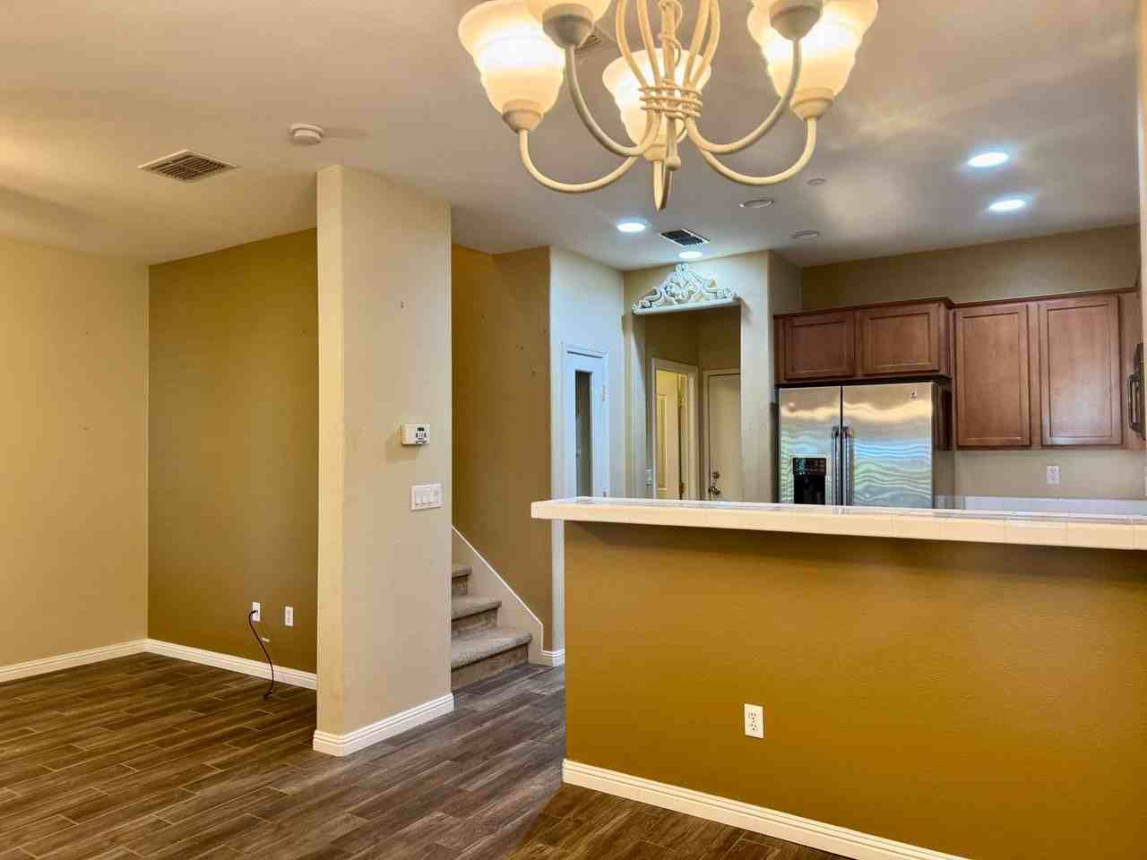 304 Esplanade Cir - Photo 6 of 44