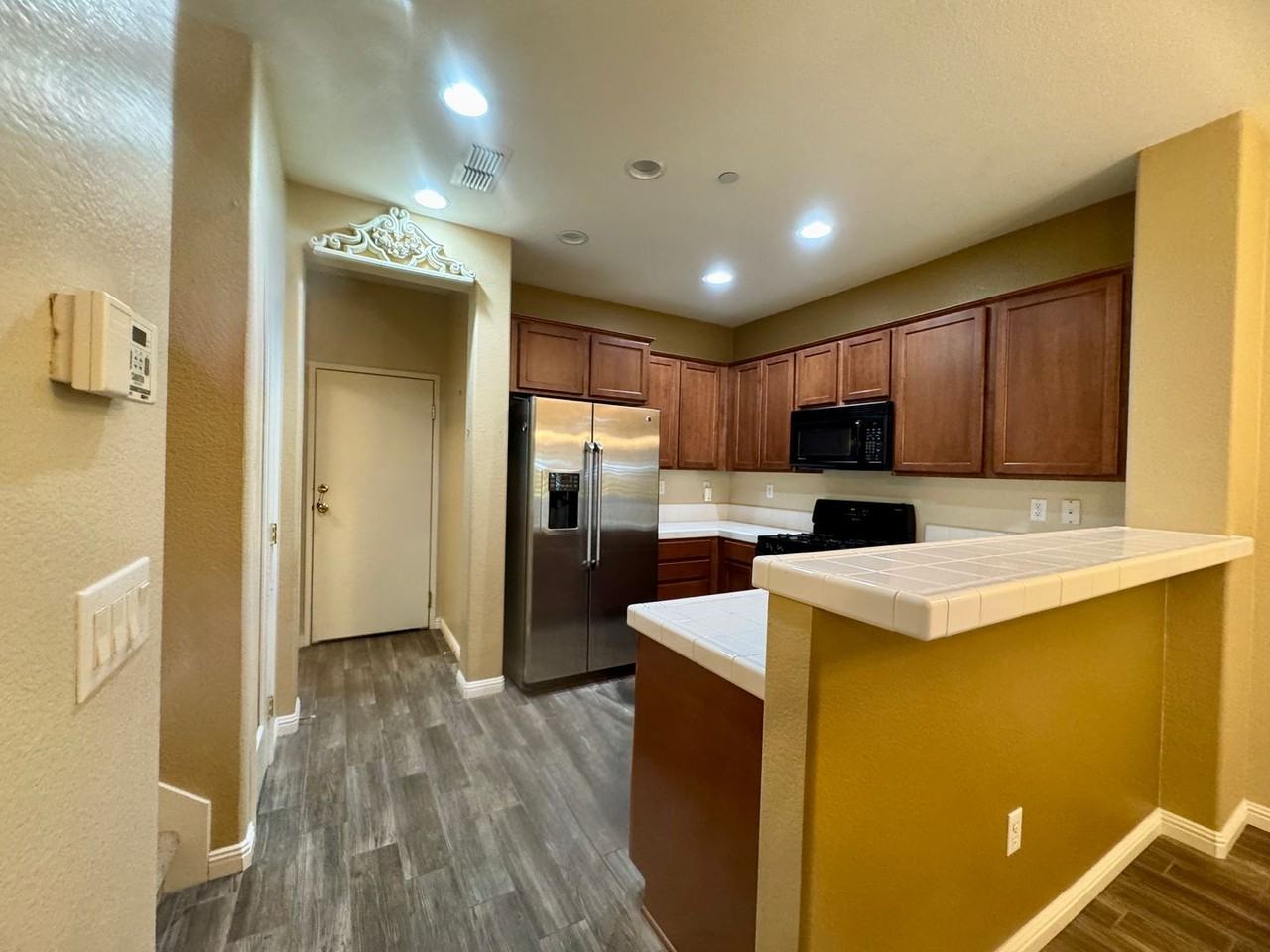 304 Esplanade Cir - Photo 7 of 44