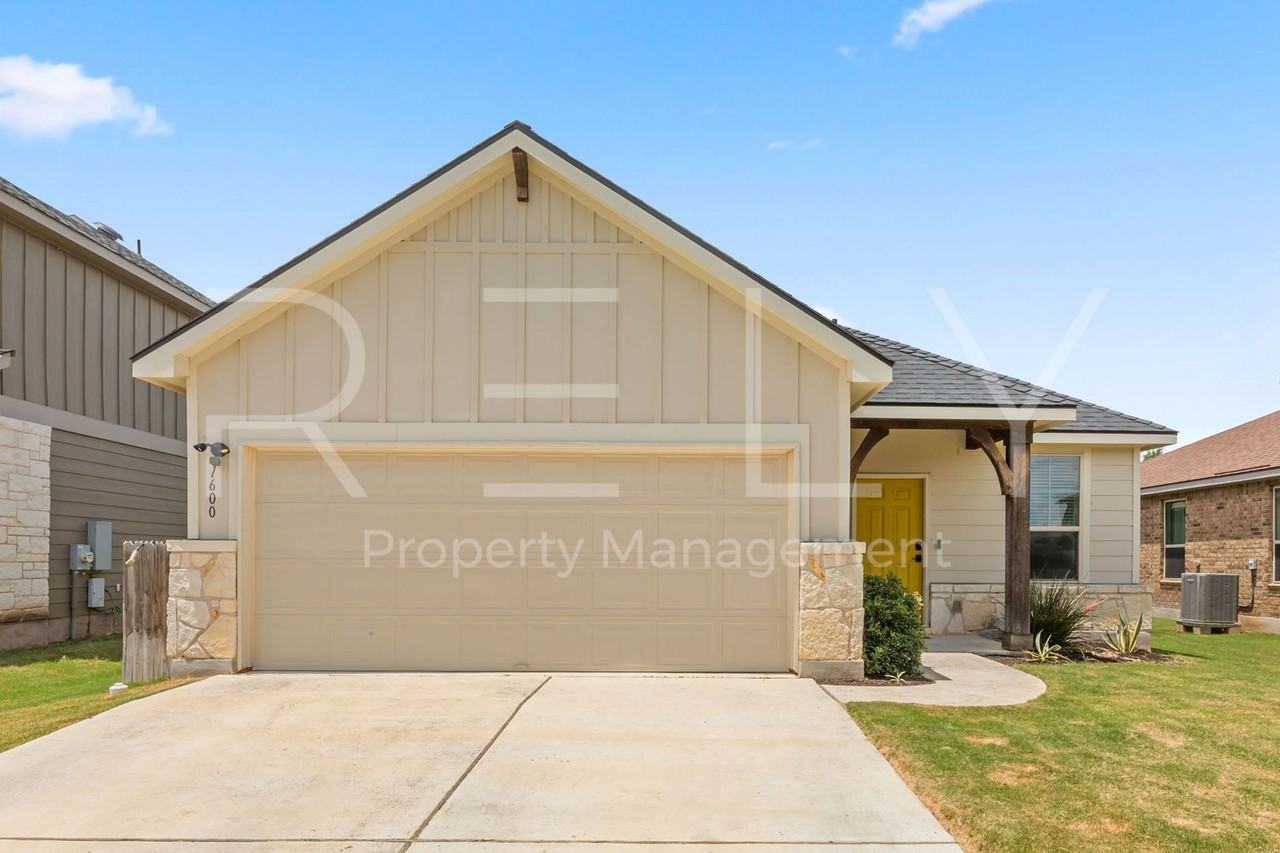 1600 Cliffbrake Way - Photo 2 of 37