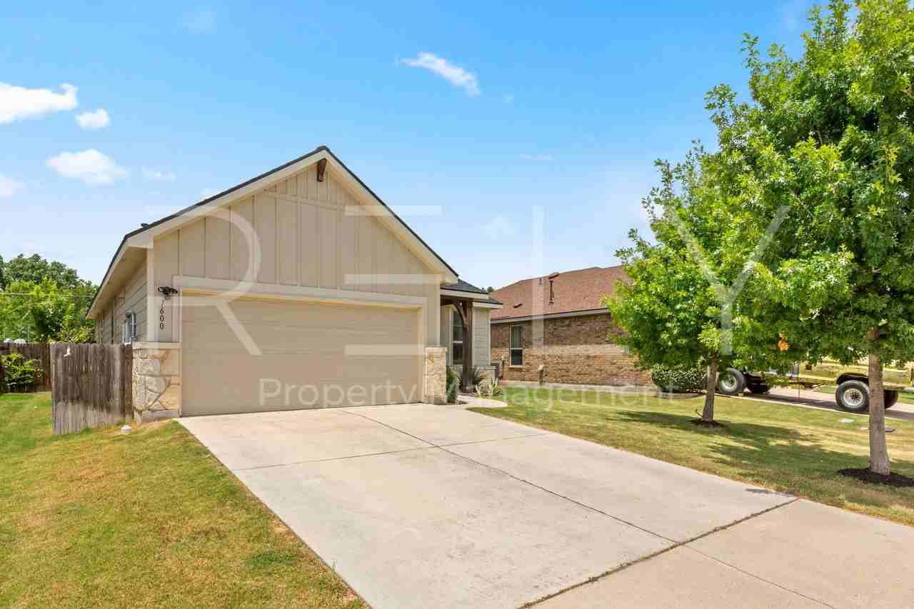 1600 Cliffbrake Way - Photo 4 of 37
