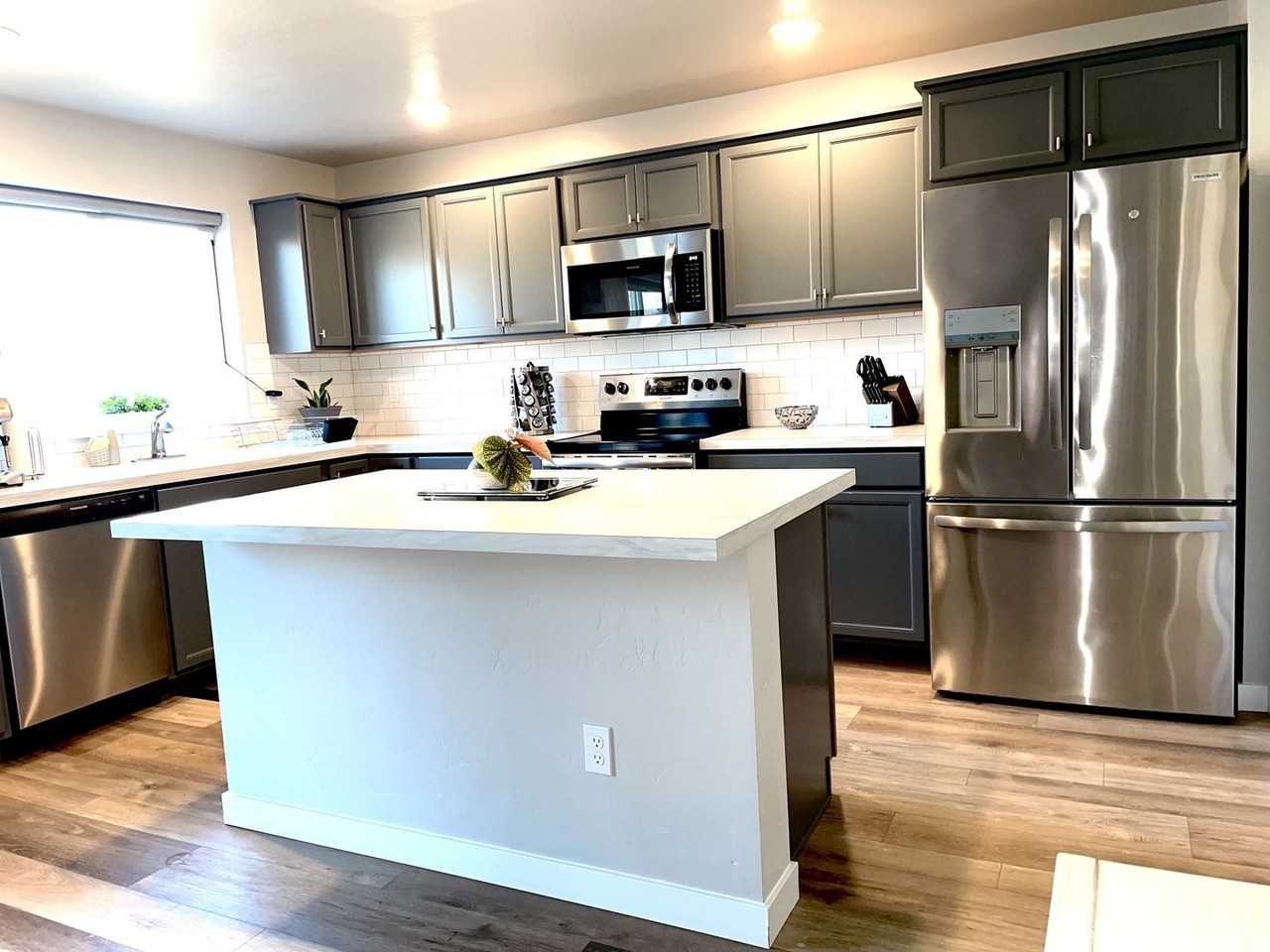 944 S Wavetrain Ave - Photo 3 of 11