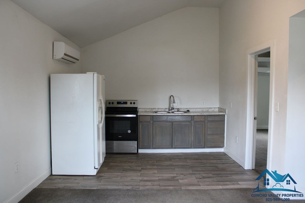 1312 S Chadbourne St - Photo 4 of 9