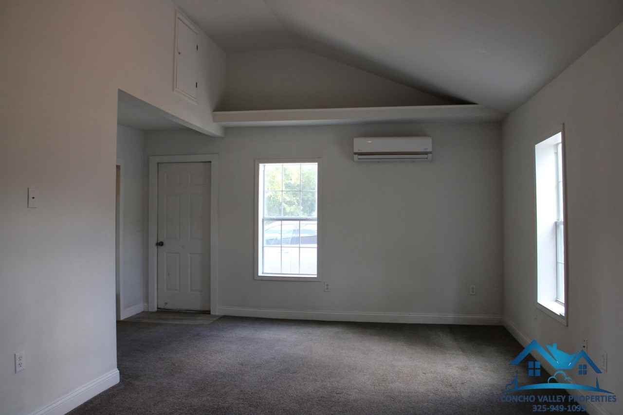 1312 S Chadbourne St - Photo 5 of 9