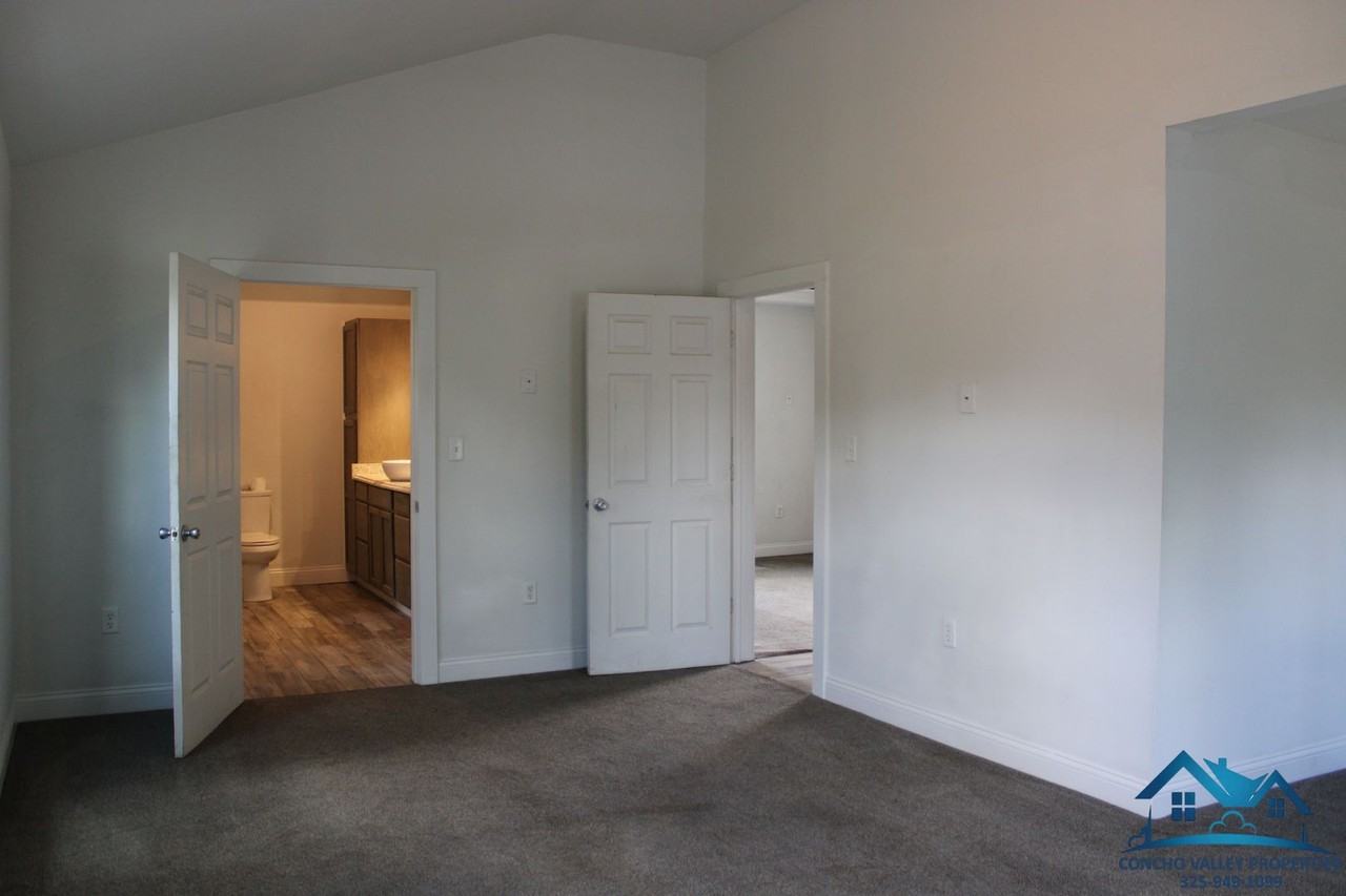 1312 S Chadbourne St - Photo 7 of 9