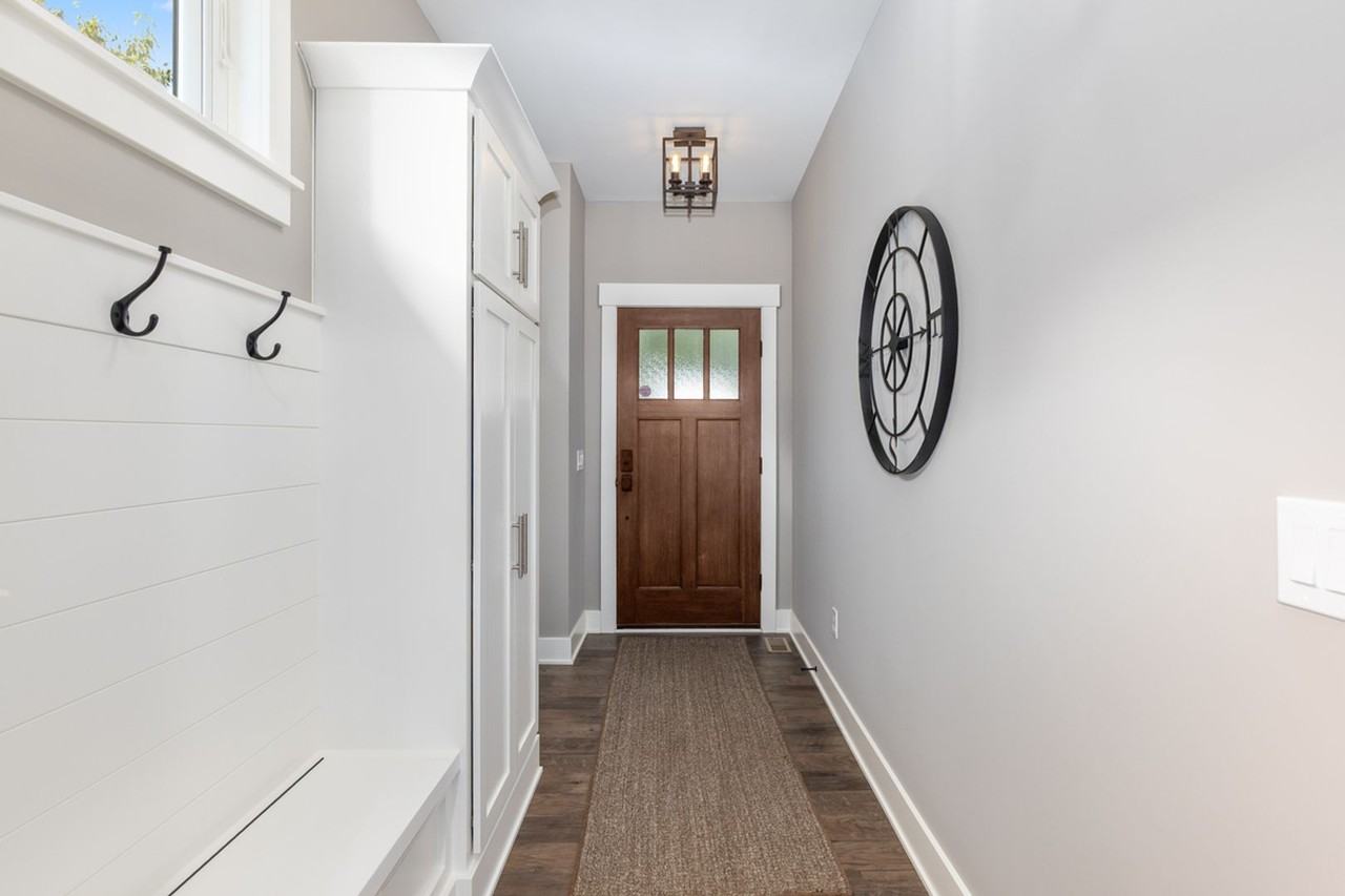 7002 Silver Lake Dr Ne - Photo 4 of 37