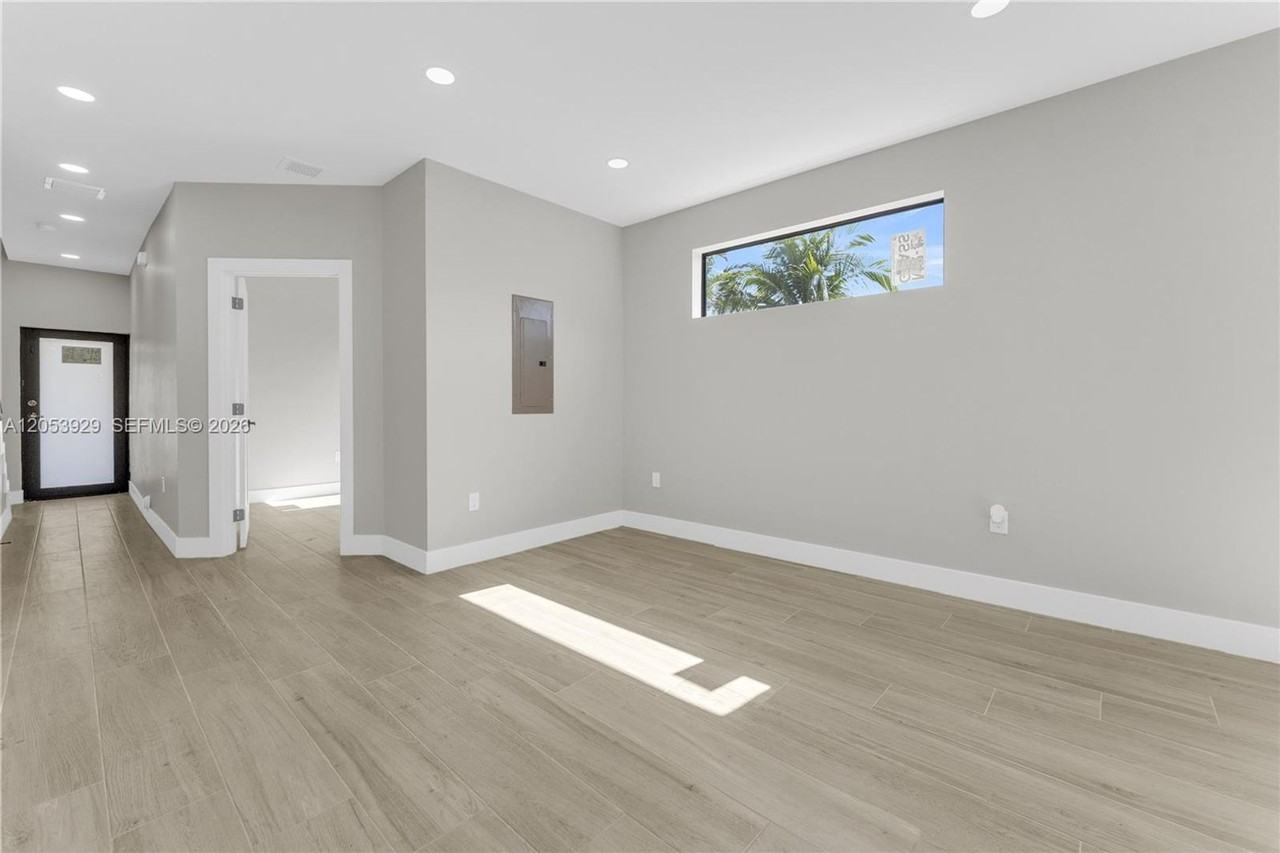 1816 Nw 49th St - Photo 2 of 16
